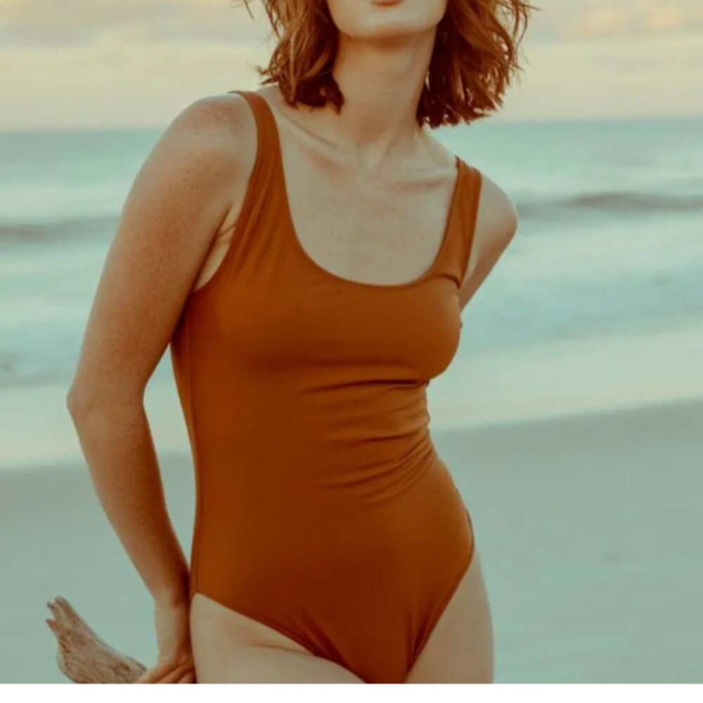 Amazon Essentials Women's Orange One Piece Swimsuit Size XL NWT